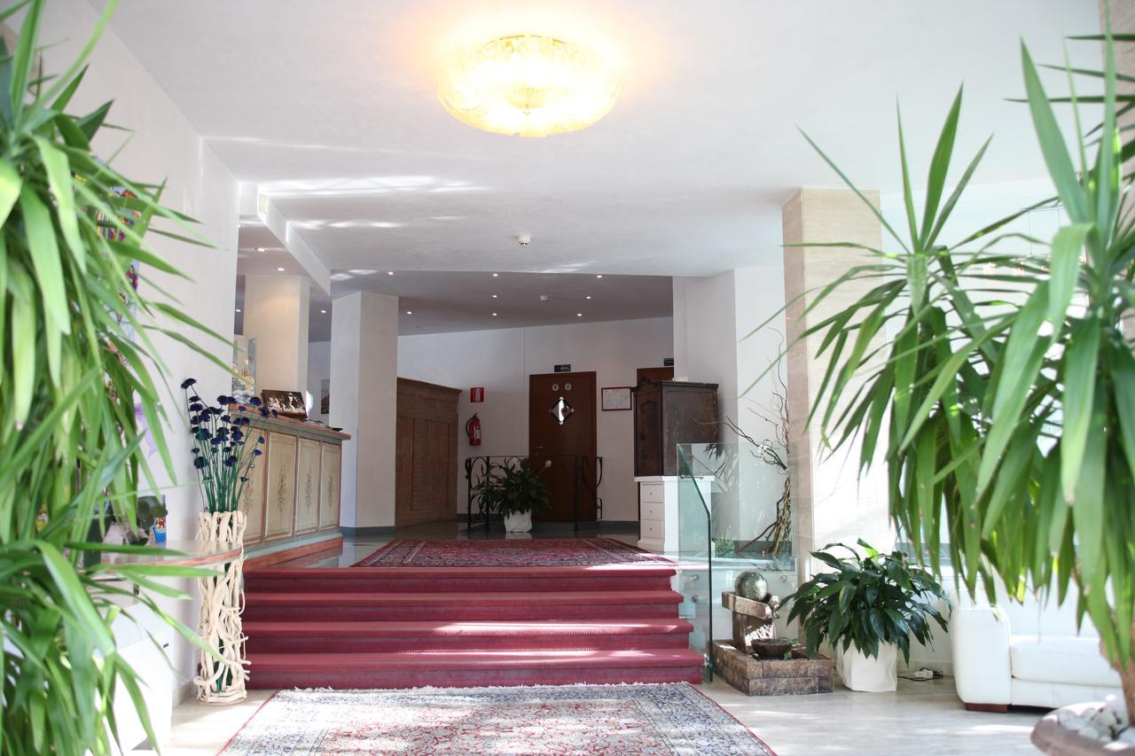 Hotel Plaza リド・デッリ・エステンシ エクステリア 写真