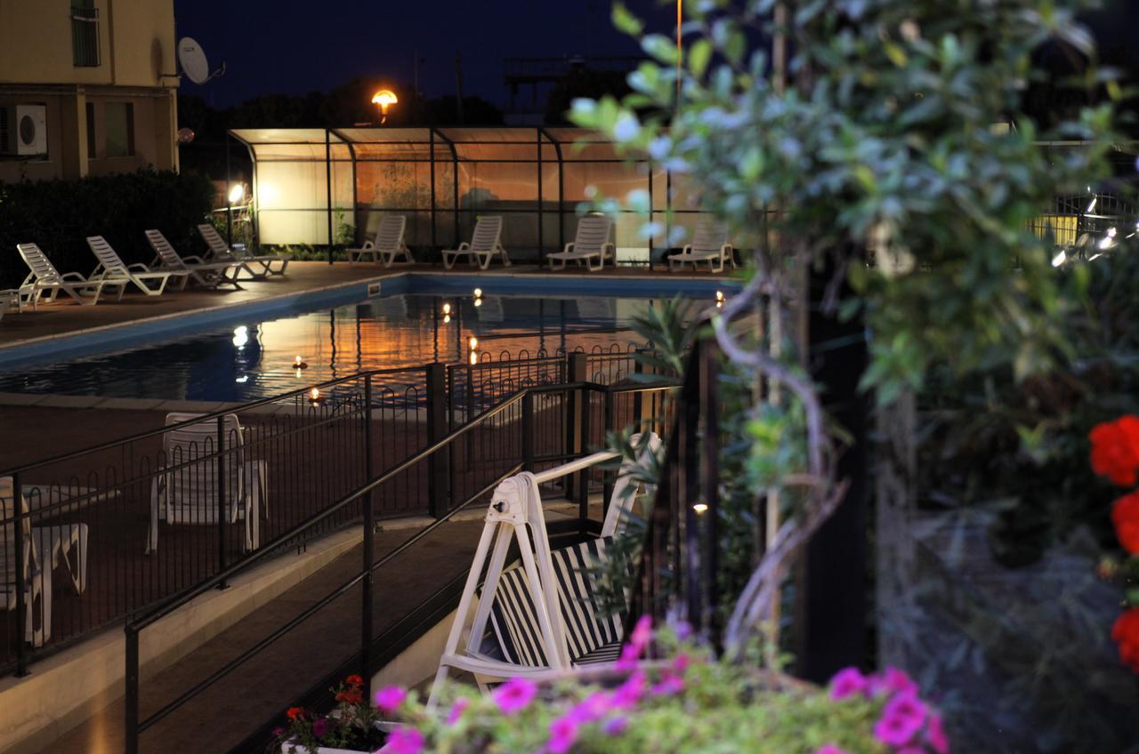 Hotel Plaza リド・デッリ・エステンシ エクステリア 写真