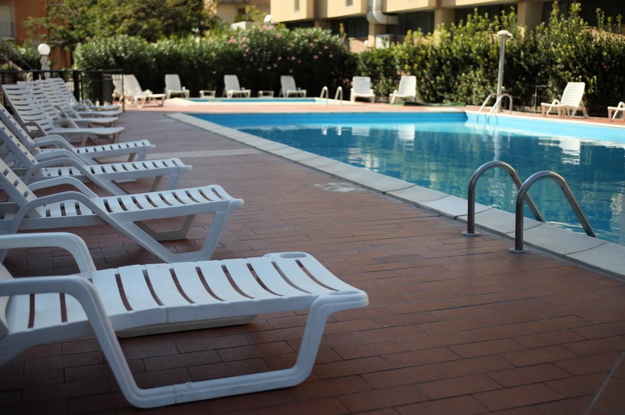 Hotel Plaza リド・デッリ・エステンシ エクステリア 写真
