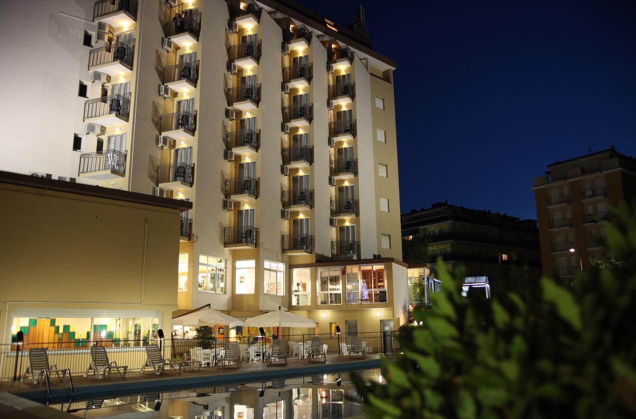 Hotel Plaza リド・デッリ・エステンシ エクステリア 写真